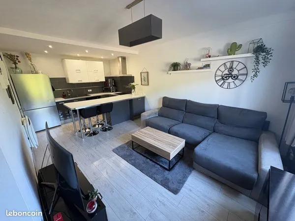 Maison de village atypique et moderne - Jarrie
