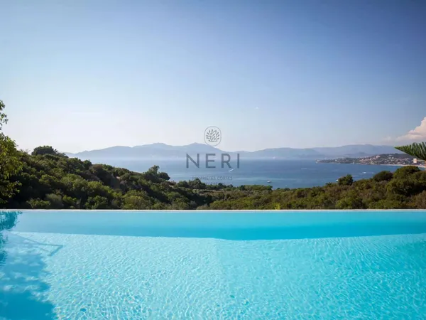 Villa 5 pièces 275 m²