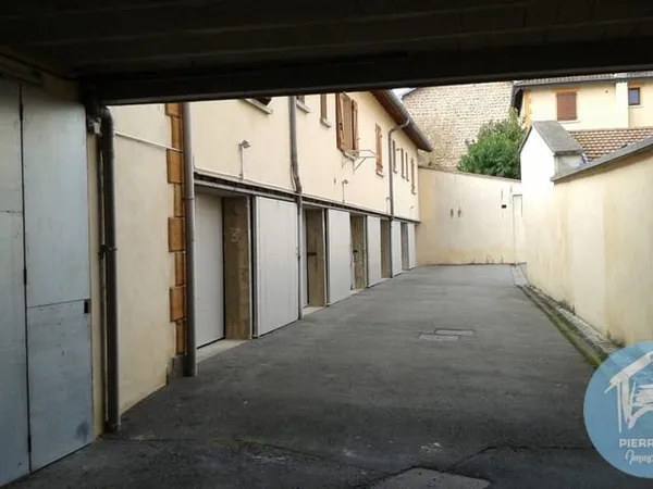 TARARE Emplacement parking couvert