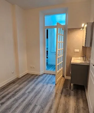 Location studio 17 m² Melun (77000) 690