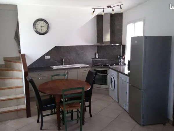 Location a l annee maison de village