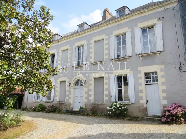 Vends maison de maître - 277 m² - 11 pièces, 7 chambres - La Chapelle Heulin 44330