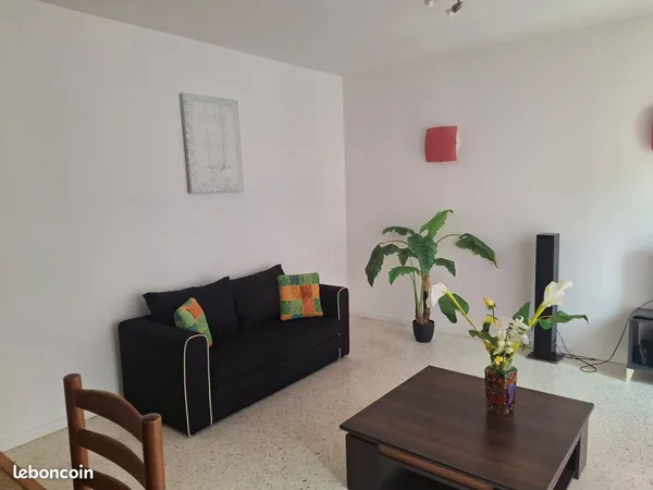 T2 45 m2 tout équipé avec garage. Proche centre ville Perpignan