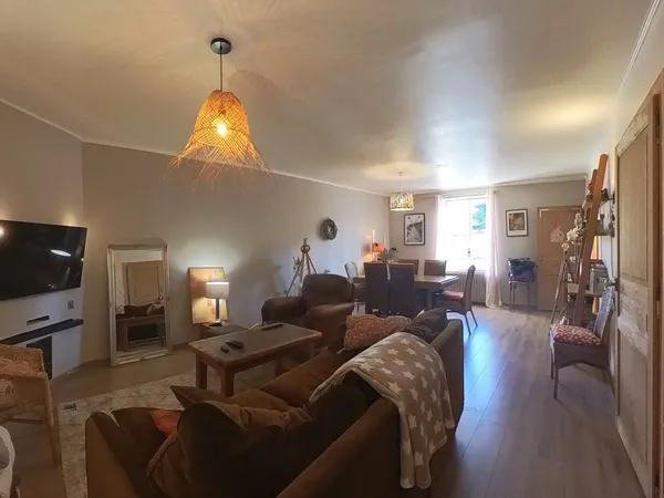 Maison 8 pièces 217 m²