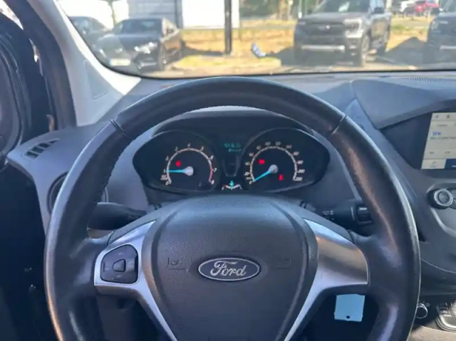 Ford Transit Courier fourgonnette 1.0e 100ch stop&amp;start trend — photo 7