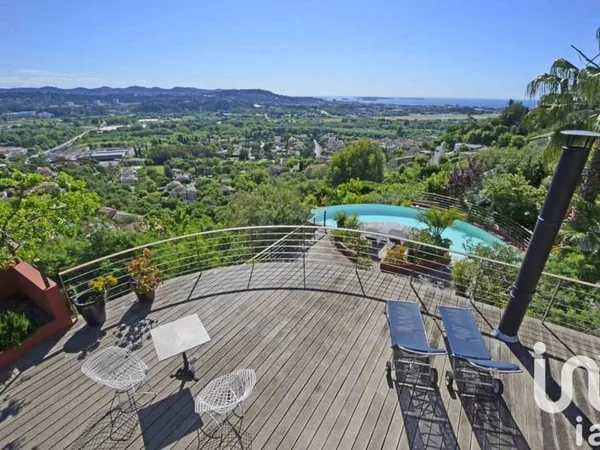Maison 8 pièces 300 m²