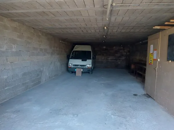Loue garage / hangar de 72m2 à Navenne