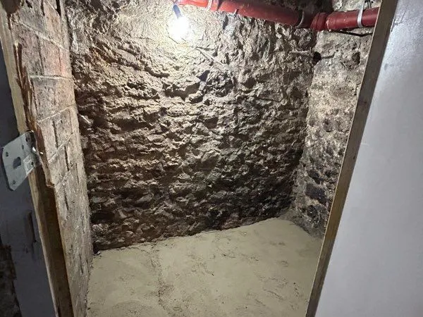 Location cave 4 m2
