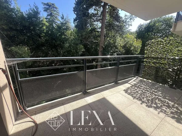 La ville à deux pas, la nature juste devant !