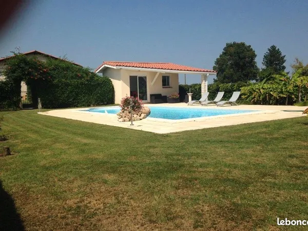Maison T7 avec piscine et terrain cherche ses locataires/colocataires sérieux