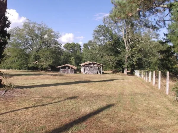 VIELLE SAINT GIRONS terrain de 603 M2