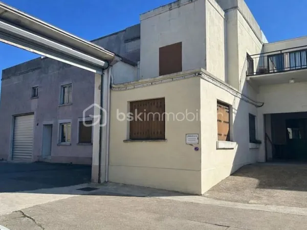 Local professionnel 2 pièces 640 m²