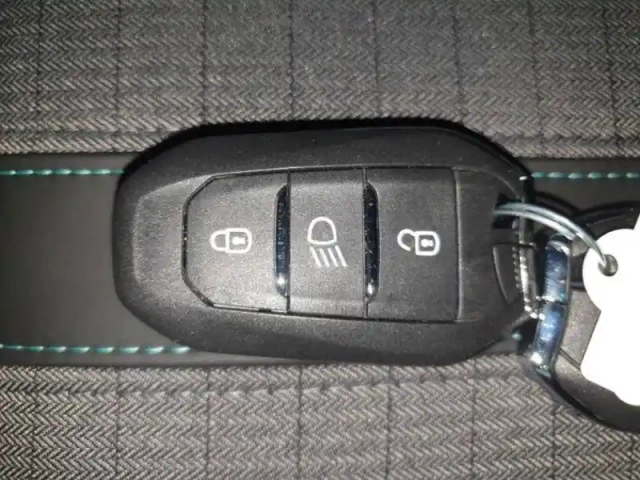 Peugeot 2008 puretech 130 s&amp;s bvm6 — photo 18