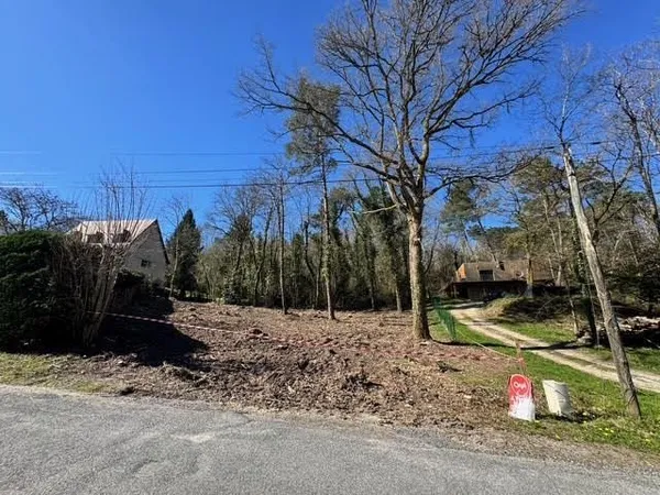 Terrain 2049 m²