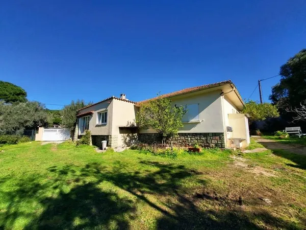 Maison de plain-pied 7 pièces 158 m²