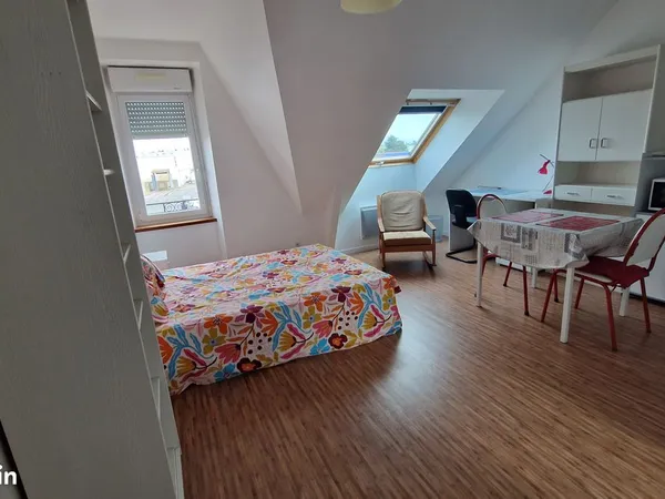 Confortable et lumineux studio meublé tout près du Campus Mazier, de l'IUT et de I'IFPS