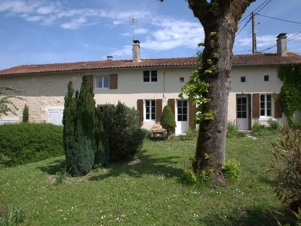 Charmante maison traditionnelle en pierre