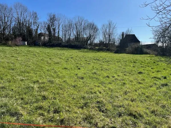 Terrain 2497 m²