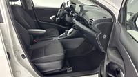 Toyota Yaris 116h Dynamic 5p MY22 — photo 29