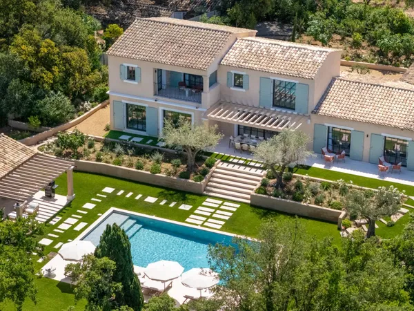 SAINT-TROPEZ - VILLA 5 CHAMBRES - PISCINE - PROCHE PLAGE DES CANOUBIERS