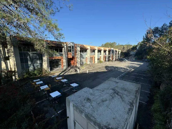 Entrepôt 1667 m²