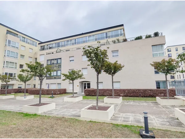 Exclusivité Cité Gardin , beau 3 pièces avec garage et cave