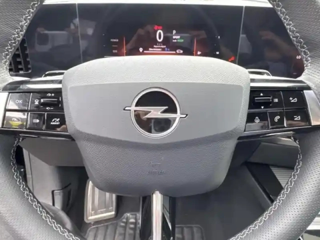 Opel Astra 1.6 turbo 225ch hybrid gse bva8 — photo 15