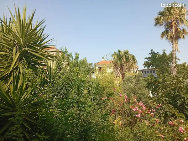 Maison spacieuse avec un beau jardin