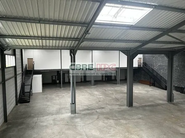 Entrepôt 1312 m²