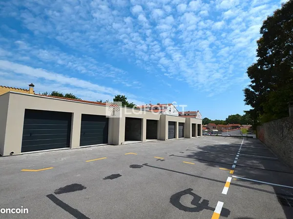 Parking/box 1 pièce 15 m²