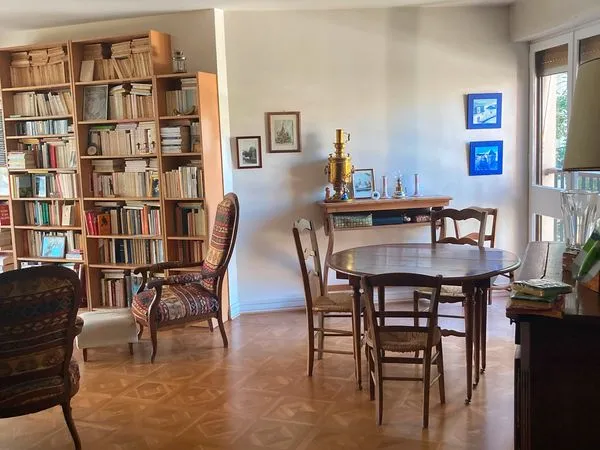 Appartement 2 chambres Parly2 proche toutes commodités