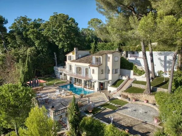 Maison 4 pièces 313 m²