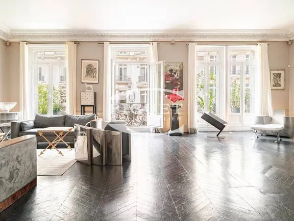 Appartement 4 pièces 215 m²
