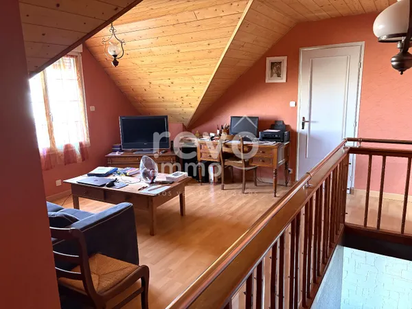 Maison familiale 4 chambres avec terrain arboré – Proche Chemillé