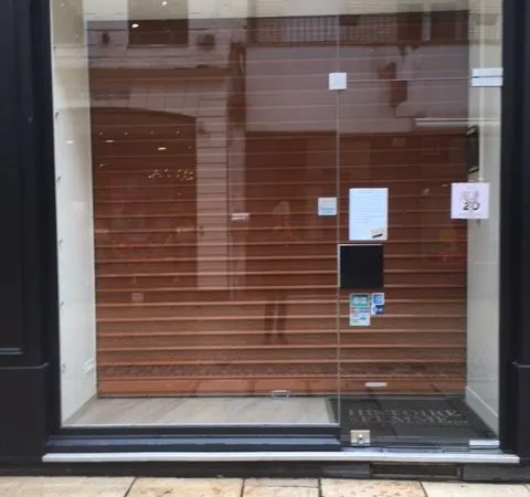 Boutique à louer novembre decembre 2026 rue Ronville