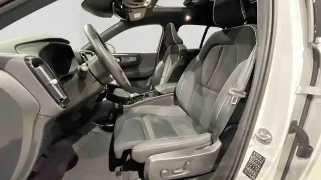 Volvo Xc40 t4 recharge 129+82 ch dct7 — photo 13