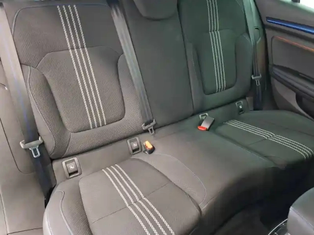 Renault Megane mégane iv berline tce 140 fap — photo 60