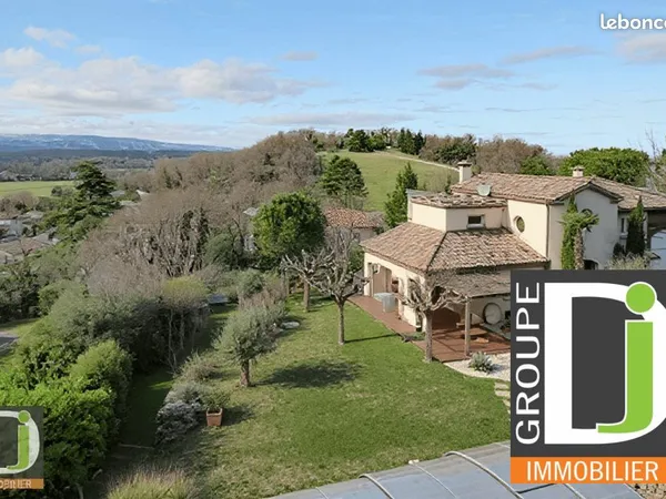 Villa 9 pièces 285 m²
