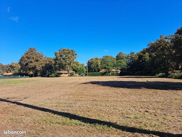 Terrain à bâtir de 1515 m² à POUYDESSEAUX (40)