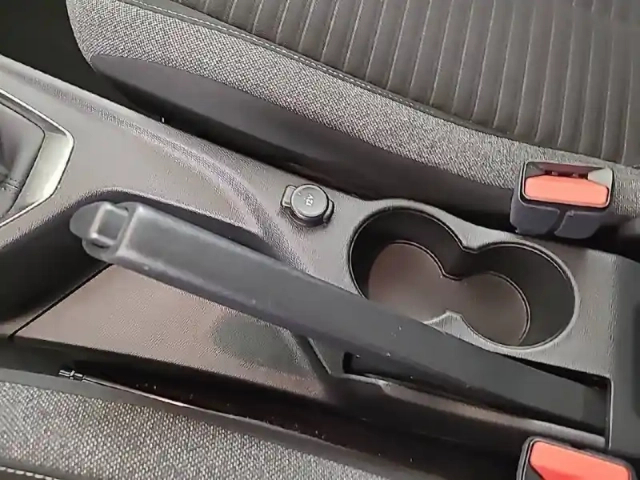 Peugeot 208 puretech 75 s&amp;s bvm5 — photo 22