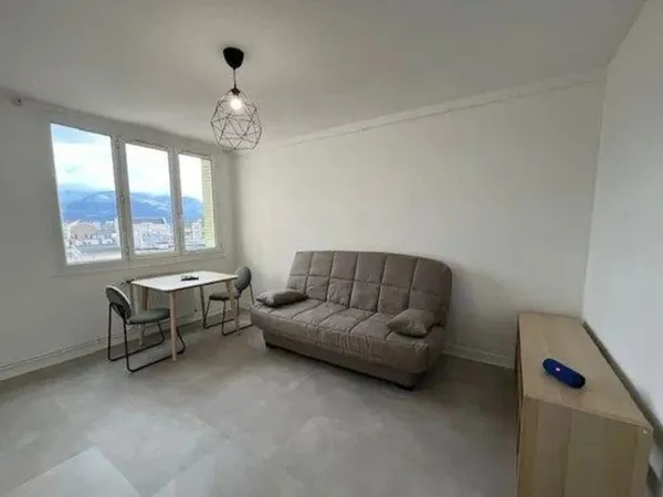 Beau studio meublé et rénové 23m²
