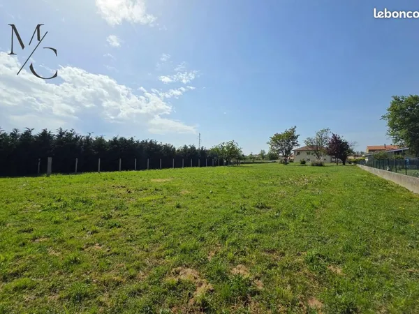Terrain 2 000 m² Longages