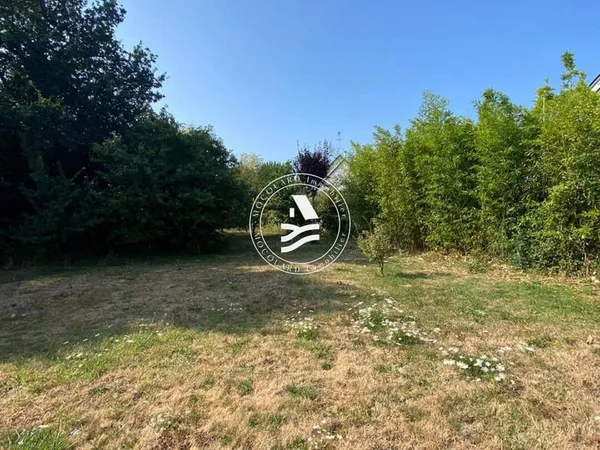 Terrain constructible 729 m²