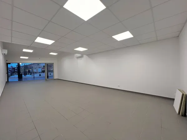 Local commercial 3 pièces 84 m²