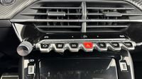 Peugeot 2008 1.2 PureTech 130ch S&S GT EAT8 — photo 19