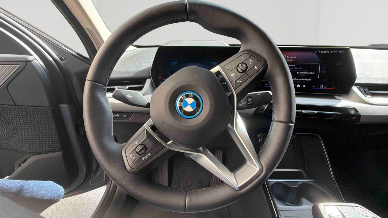 BMW iX2 eDrive20 204ch BVA — photo 10