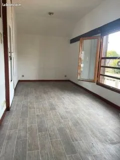 Studio 17.5m 2ème étage