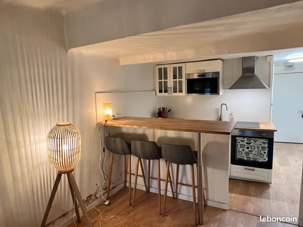 STUDIO MEUBLÉ 22 m² - TOULON CENTRE-VILLE - 540 /MOIS