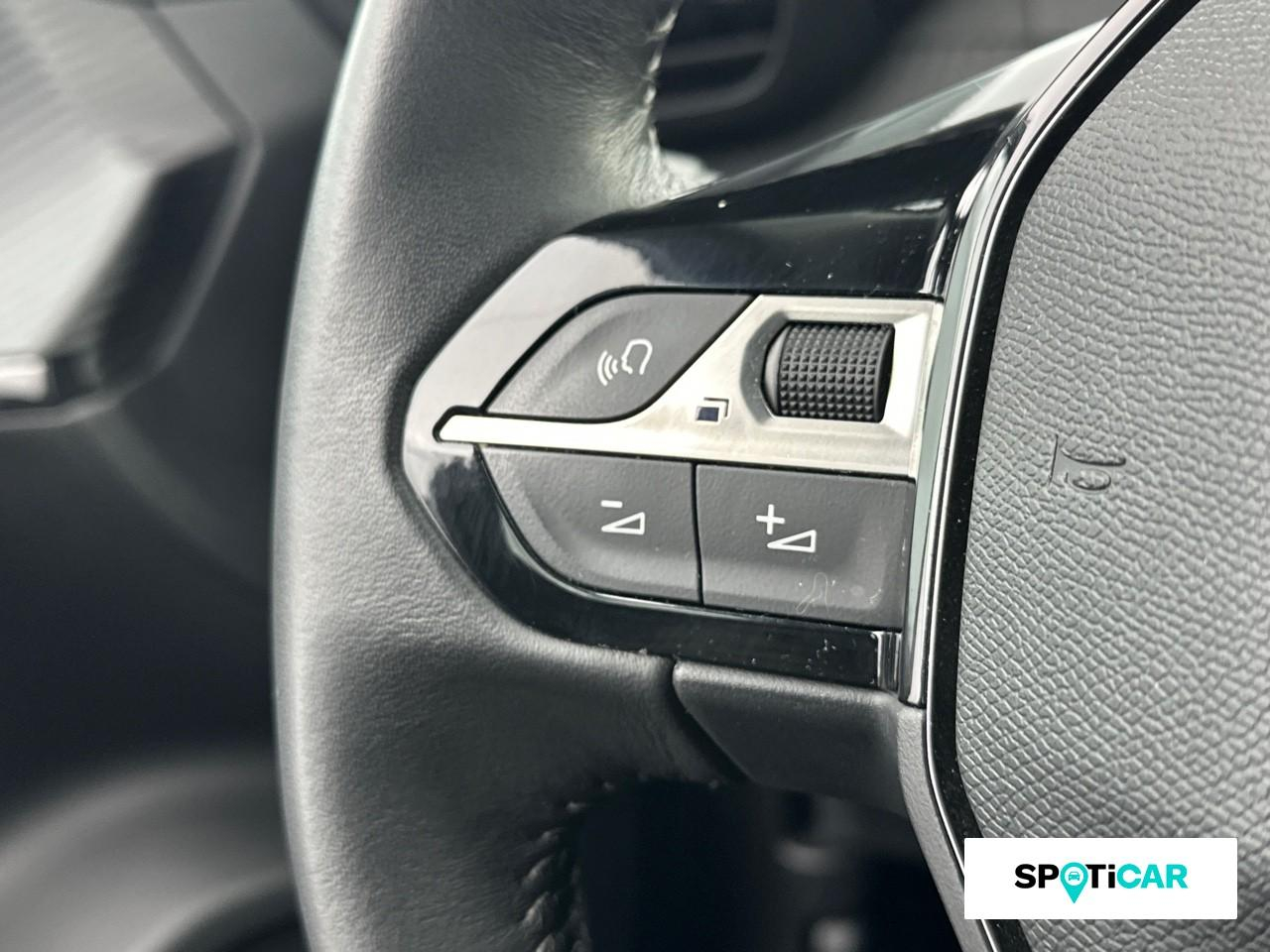 Peugeot 2008 1.2 puretech 100ch s&s active pack — photo 17