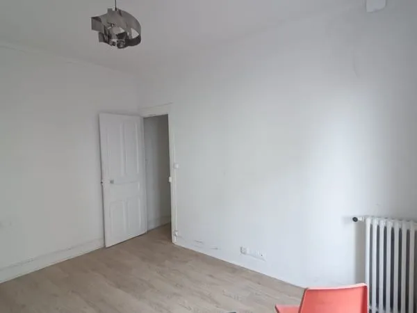Local professionnel 30 m², Aubervilliers, métro Mairie d'Aubervilliers et Quatre Chemins